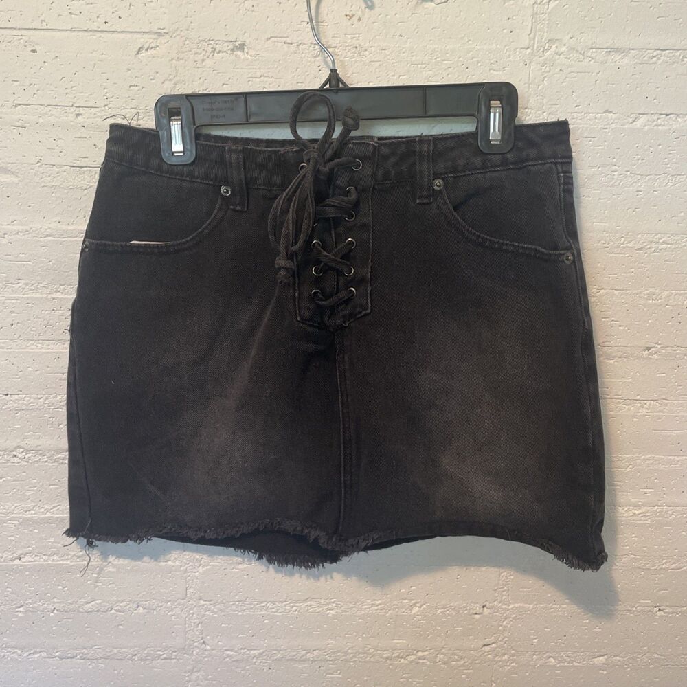 Bongo Women's Black Denim Skirt Black Lace-Up Closure Raw Hem Retro 90s Med